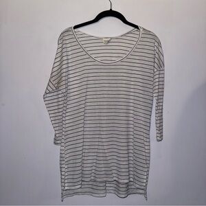 Essentials by full tilt women’s size medium white black stripes quarter length